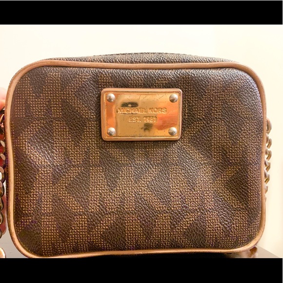 Michael Kors Handbags - Michael Kor’s cross-body small purse